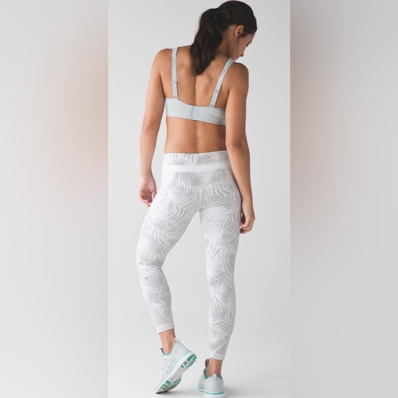 Lululemon Inspire Tight II
Palm Camo White Nimbus Great Condition - Picture 4 of 10